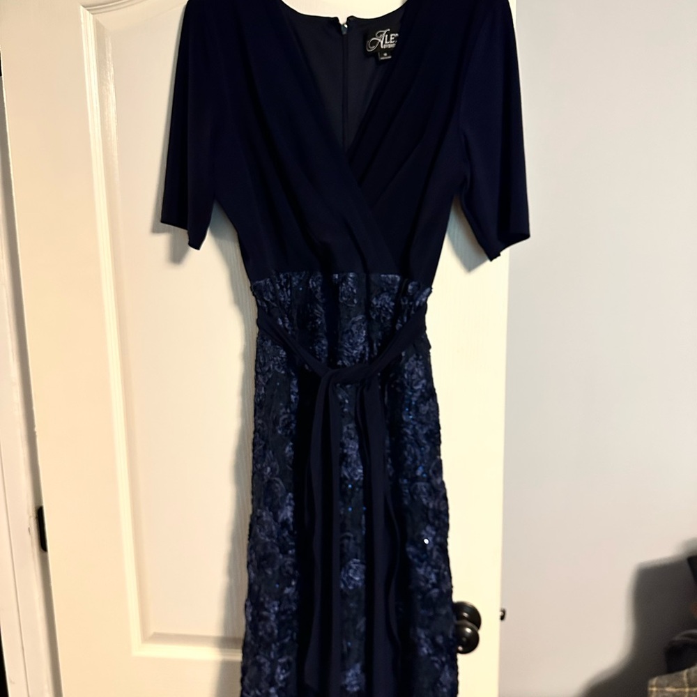 Alex Evenings Black and Blue Fit and Flare Dress V-Neck Short Sleeve